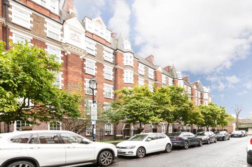Beautiful One bedroom Flat in Scott Ellis Gardens — 4-Star Luxury Hotel in London, United Kingdom