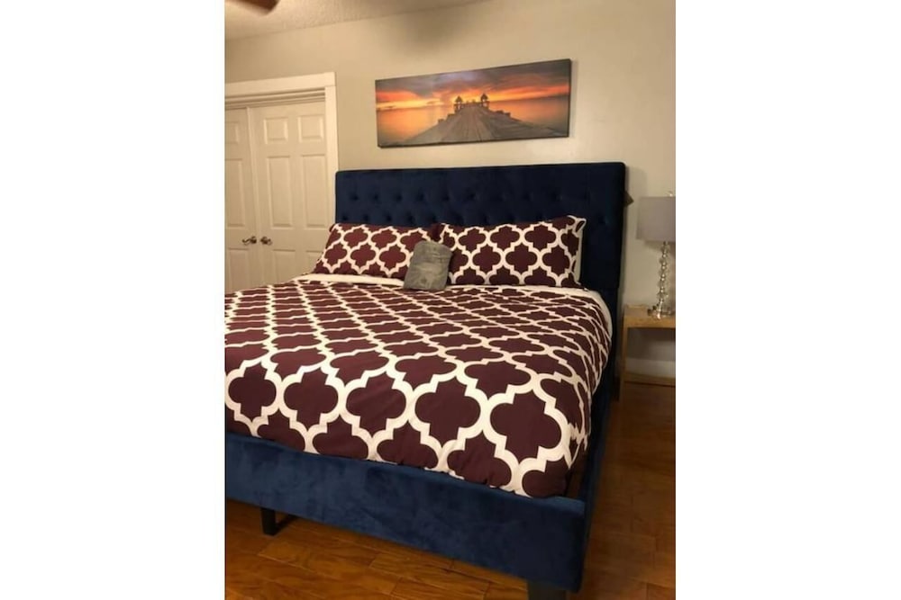 6149 Sandcrest Next TO Universal. 8 Beds. Pool. Very Clean - photo 9