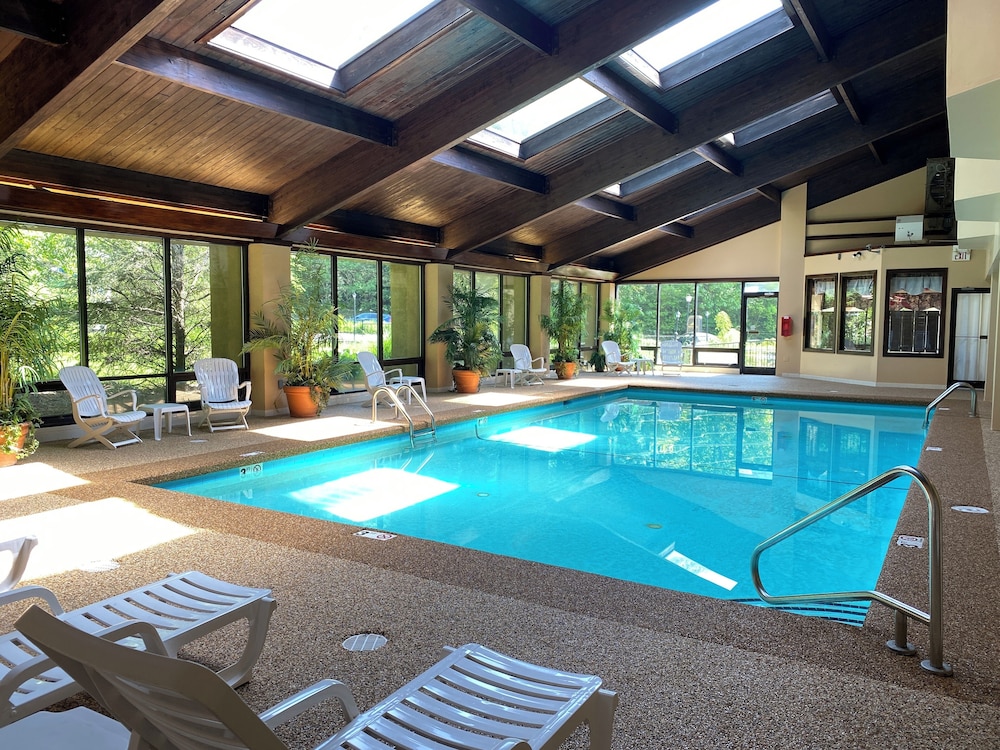 Meadowbrook Inn - photo 33