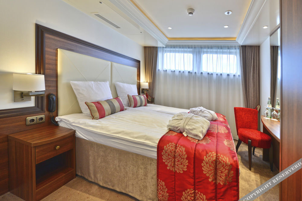 MesseCruise Business Hotelship Düsseldorf — 4-Star Luxury Hotel in Duesseldorf, Germany