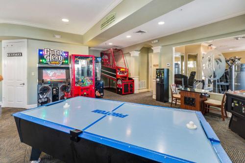 4 Mi to Disney World: Kissimmee Resort Retreat - photo 2