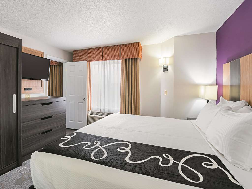 La Quinta Inn & Suites by Wyndham Minneapolis Northwest - photo 17