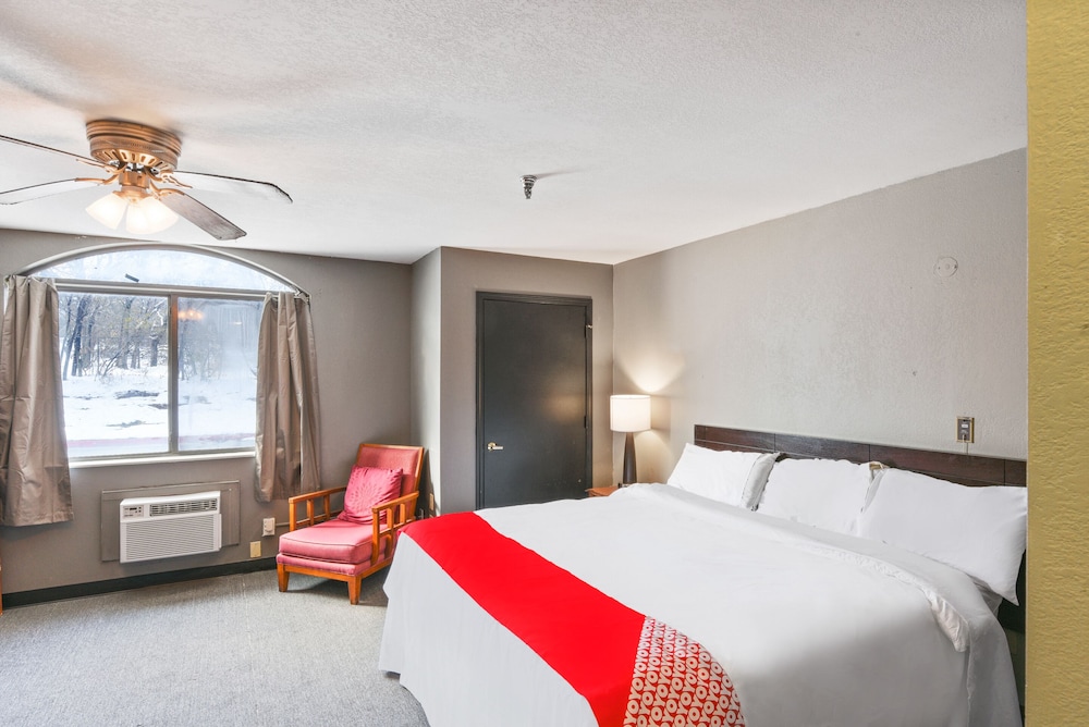 OYO Hotel Edmond University of Central Oklahoma - photo 3