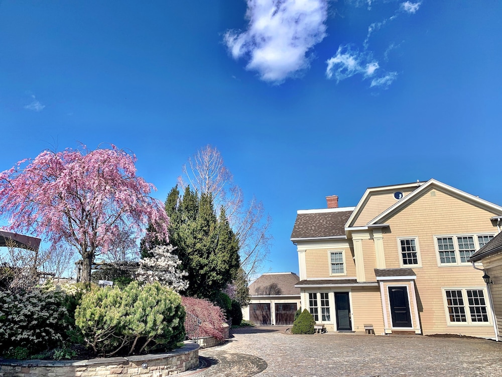 The Inn at Grand Pre Winery — hotel in Greenwood