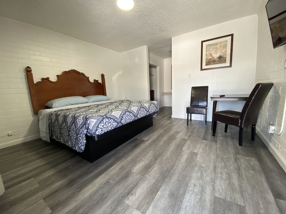Lucky Cuss Motel - featured photo