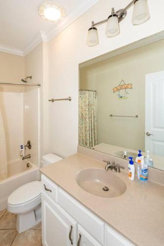 Casa Coral 4 Bed 4 Bath with EV charging — 4-Star Luxury Hotel in Kure Beach, United States