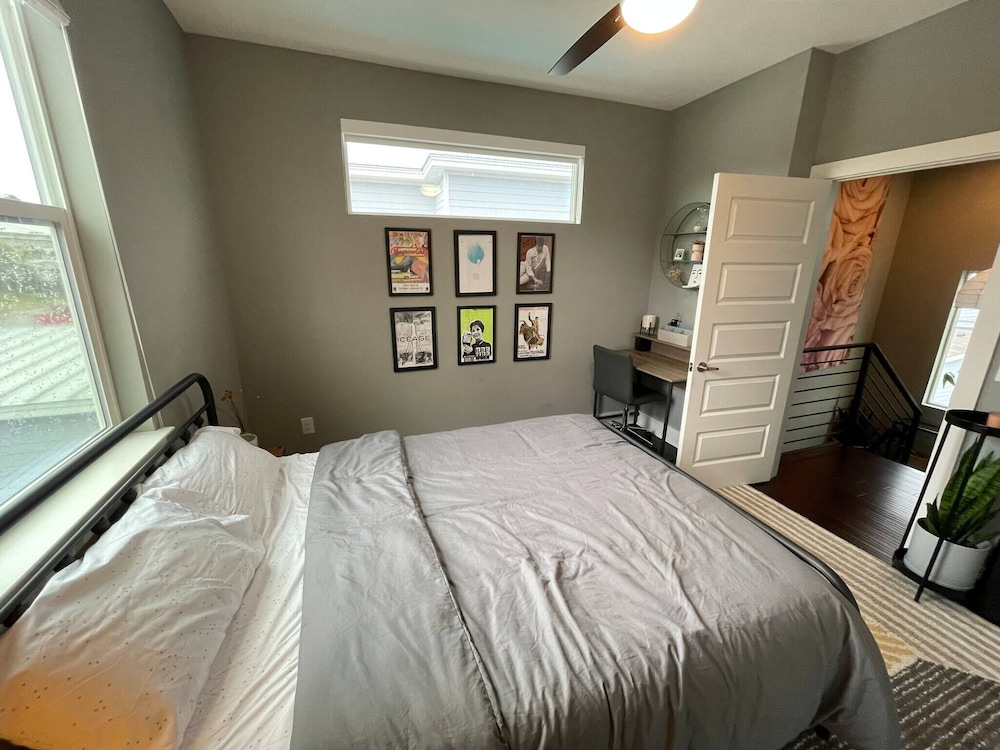 Modern Home In North central Austin - photo 5