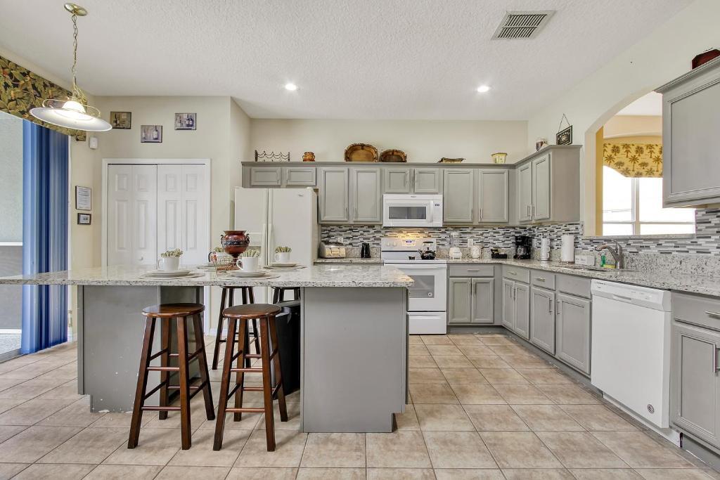 Mickeys Sunspot 6 bed Emerald Island Resort pool home - photo 25