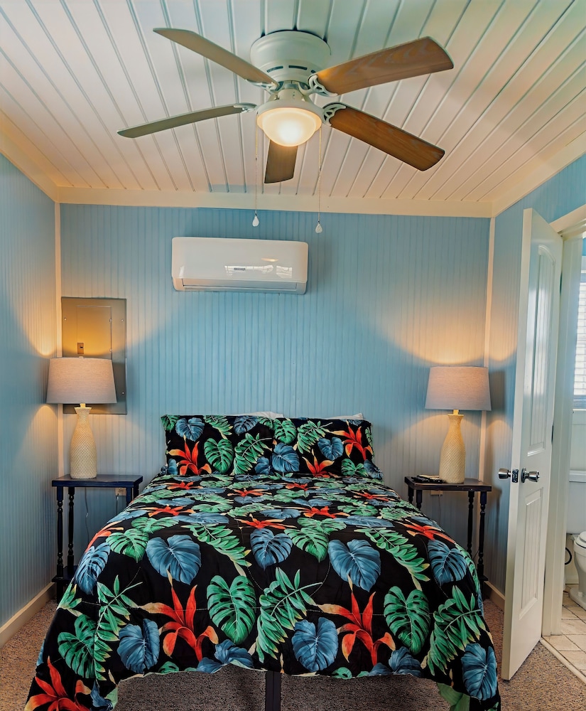 Blue Dolphin Inn and Cottages - photo 15