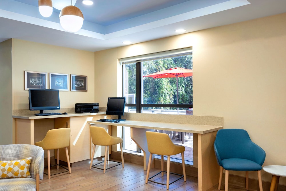 TownePlace Suites York - photo 46