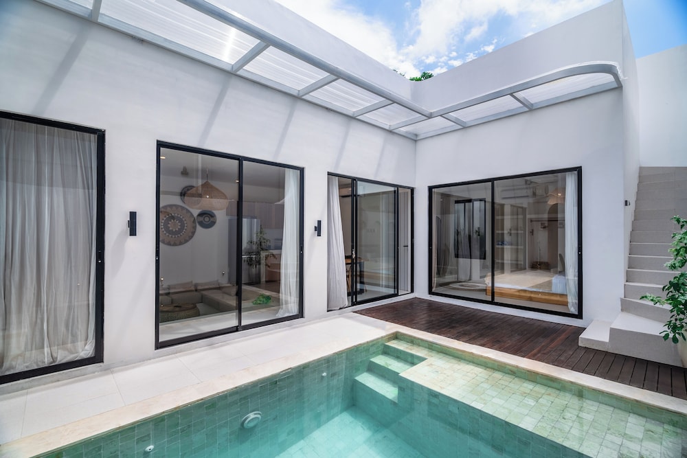 Ocean Castle Berawa Villa — 4-Star Luxury Hotel in Canggu, Indonesia