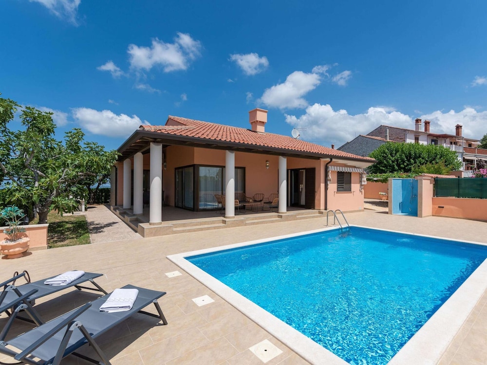 Villa Bellavista — 4-Star Luxury Hotel in Buje, Croatia