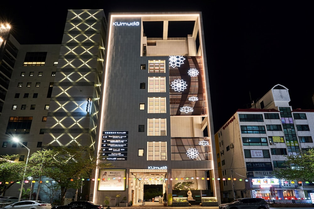 Kumuda Resmaison - carbon neutral hotel in Busan