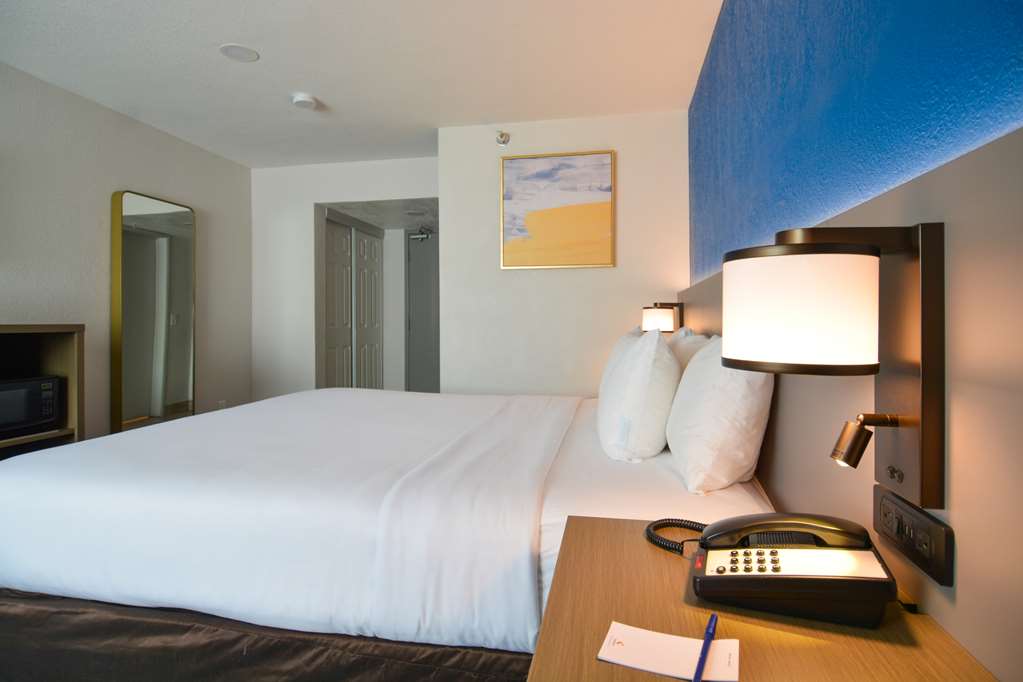 Comfort Inn & Suites Moreno Valley near March Air Reserve Base - photo 5