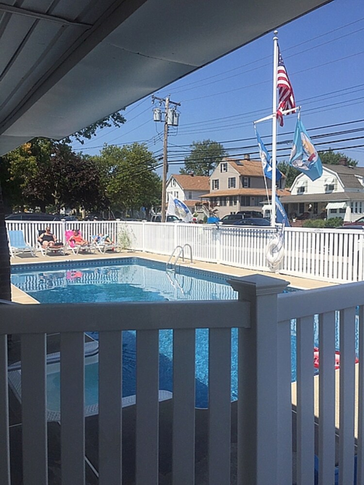 Pelican Point Motel - photo 21