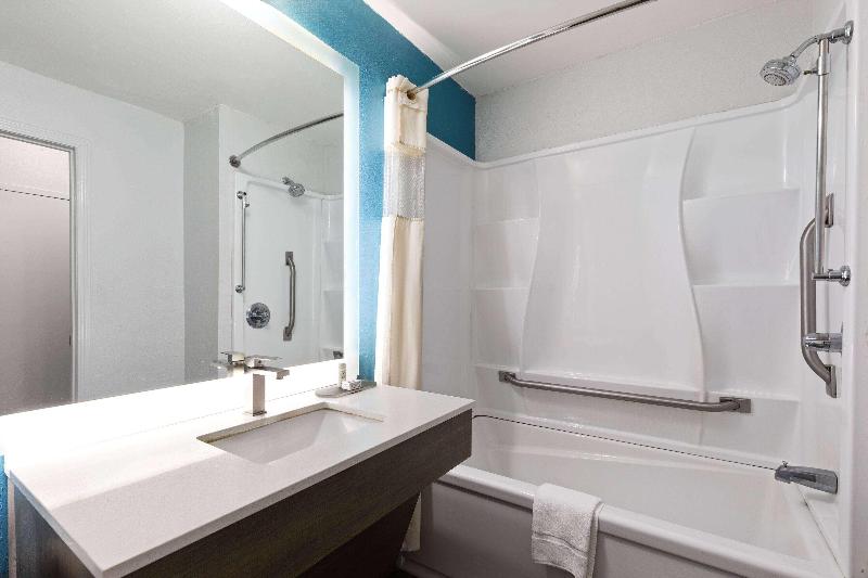 MainStay Suites Decatur River City - photo 43