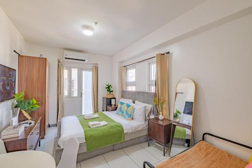 Cozy Studio with Balcony Netflix Free Access to POOL and GYM 100mbps — 4-Star Luxury Hotel in Manila, Philippines