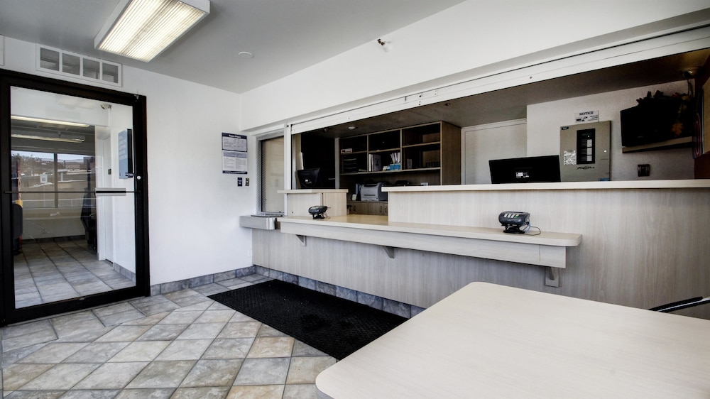 Super 8 by Wyndham Woods Cross Salt Lake City North - photo 18