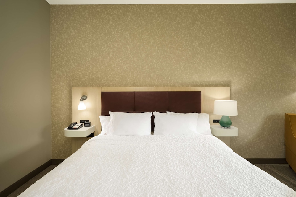 Hampton Inn Newport - photo 9