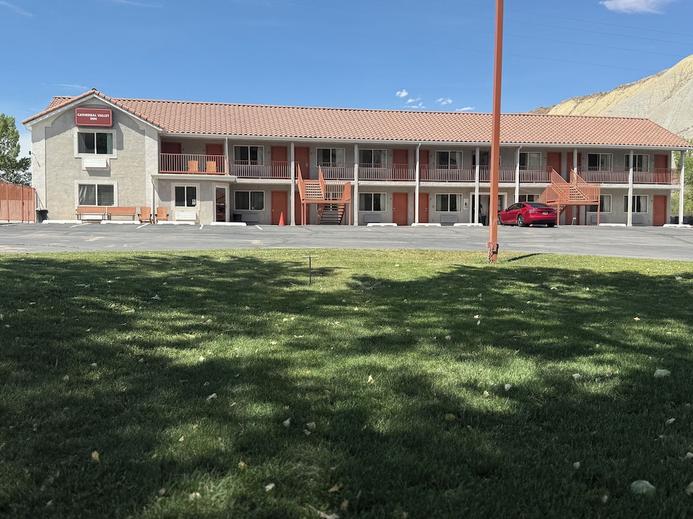 Cathedral Valley Inn - photo 24