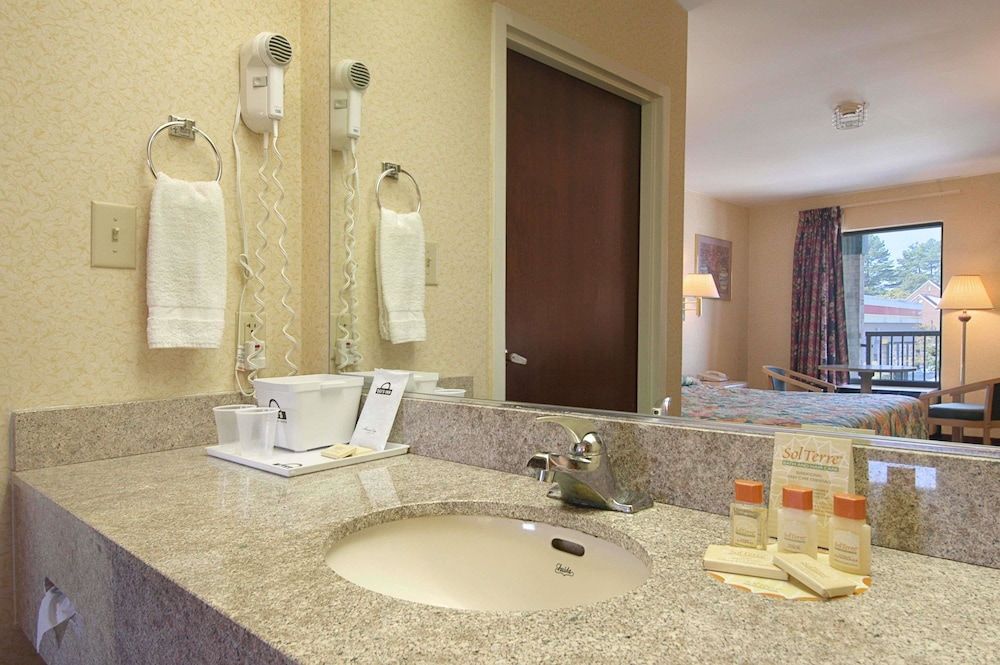 Brentwood Inn & Suites - photo 17