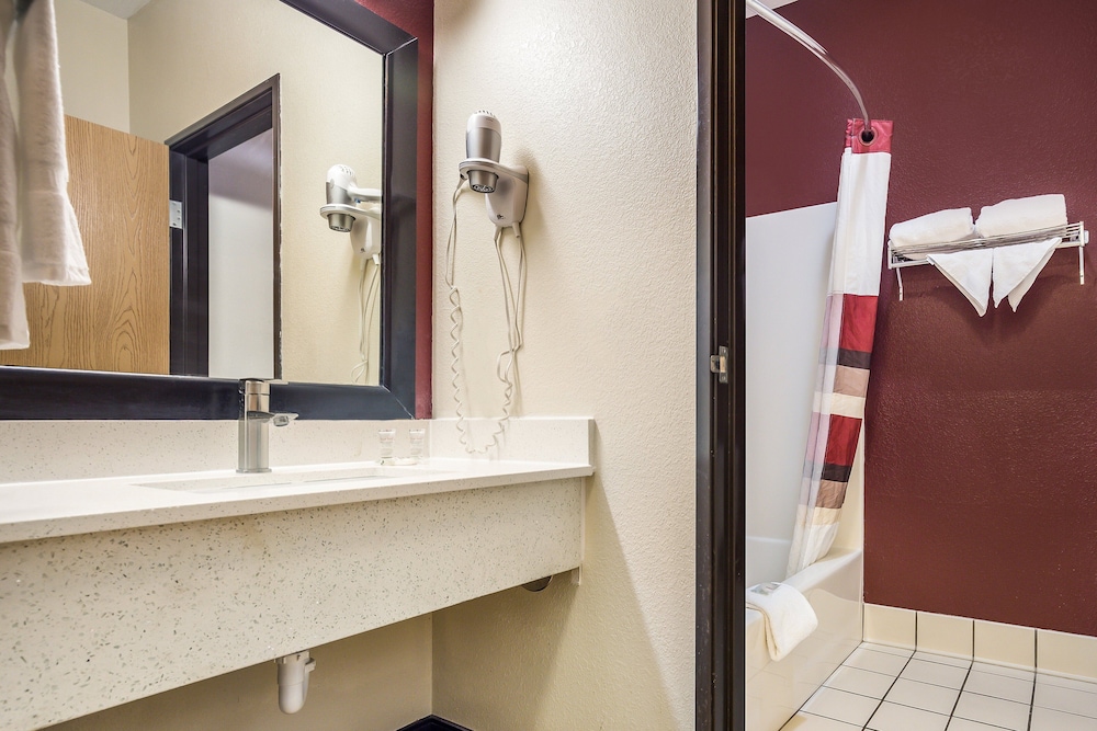 Red Roof Inn St Louis Troy IL - photo 25