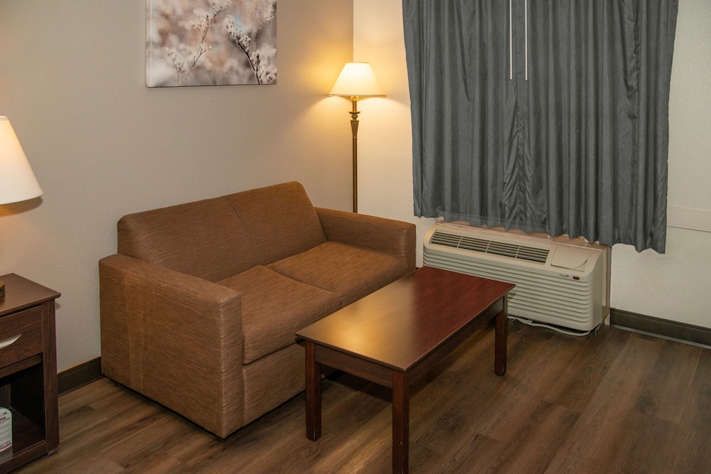 Quality Inn & Suites Tallahassee East I 10 - photo 14