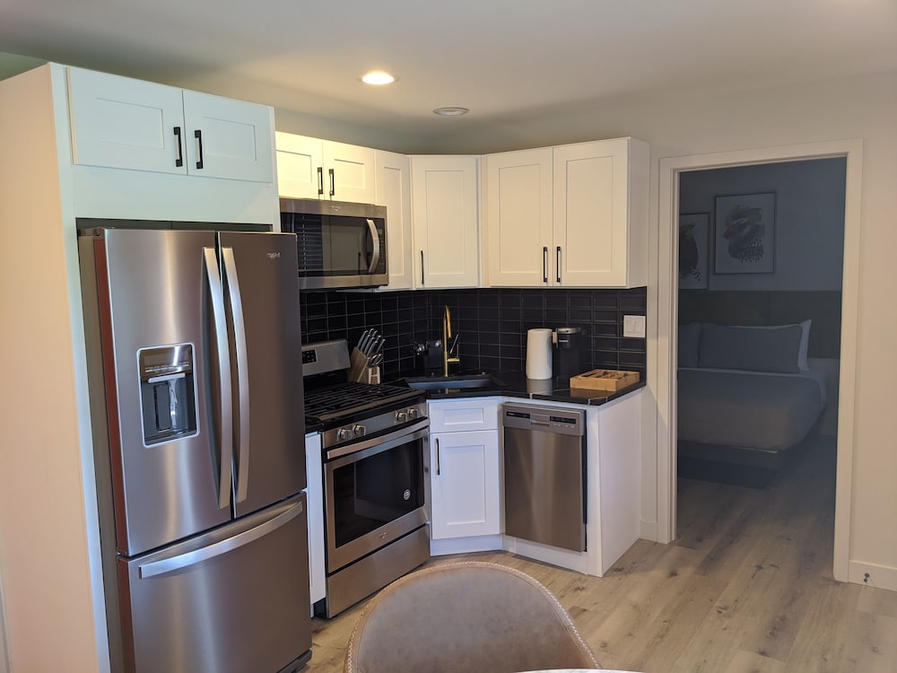 4411 Inn & Suites - photo 26