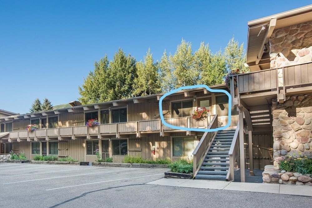 Deluxe 2 Bedroom Apartments at Resort with Outdoor Pool & Hot Tub - photo 39