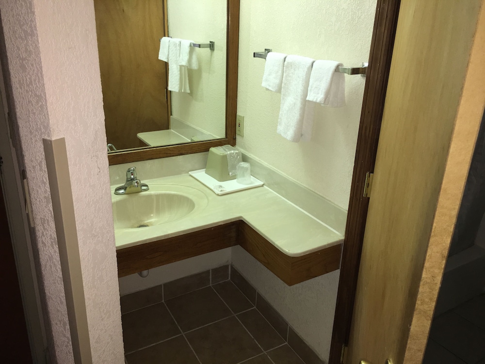 Days Inn by Wyndham Thomson - photo 30