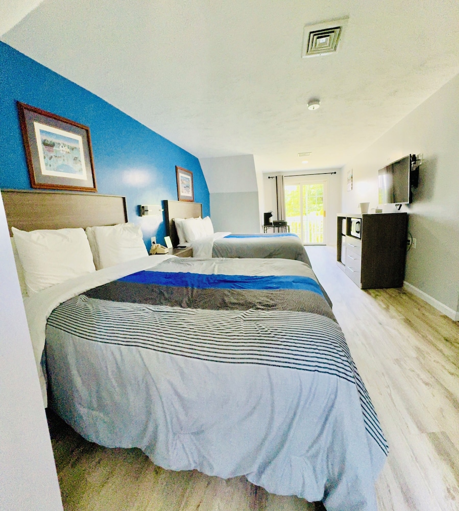 Blue Spruce Motel & Townhouses - photo 8