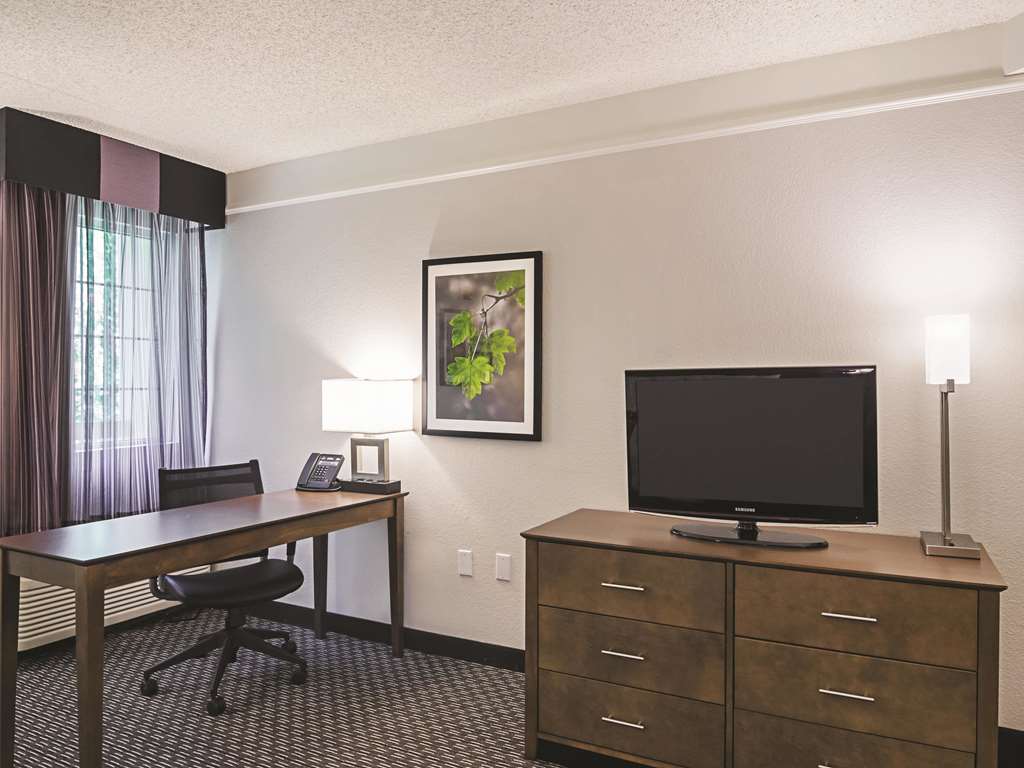 La Quinta Inn & Suites by Wyndham Denver Tech Center - photo 22