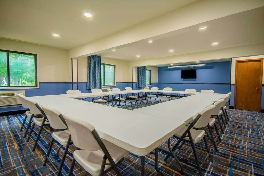 Days Inn & Suites by Wyndham Waterloo - photo 38