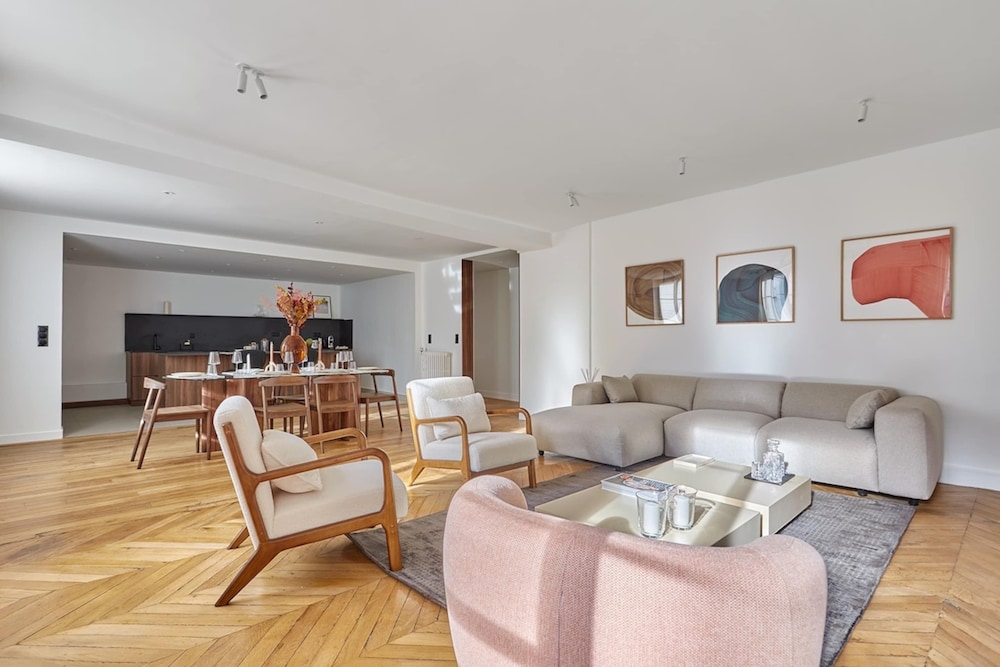 Sumptuous Apartment Louvre Museum palais Royal — 4-Star Luxury Hotel in Paris, France