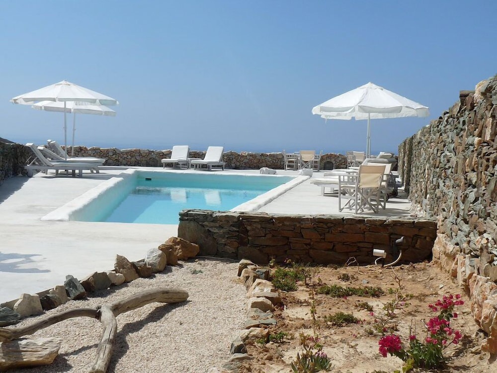 Lithia Villas — 4-Star Luxury Hotel in Folegandros, Greece