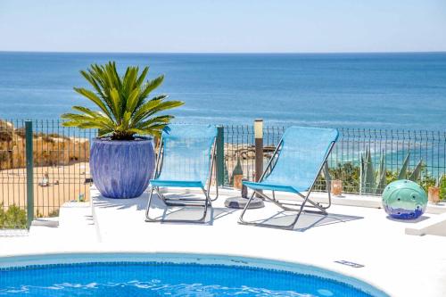 Exclusive Beachfront Villa in Albufeira Private Beach Access Heatable Pool & Jacuzzi Sleeps 10 — 4-Star Luxury Hotel in Albufeira, Portugal
