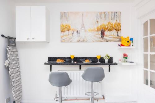 Stunning 2 Bed House with Parking in Dagenham — 4-Star Luxury Hotel in London, United Kingdom