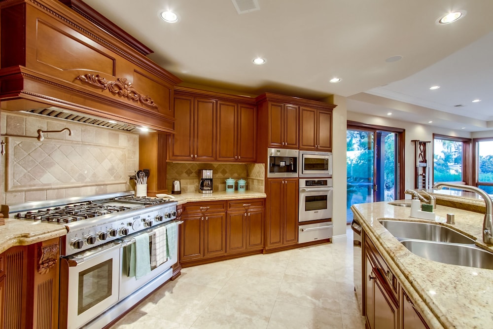 Tropical 5BR La Jolla Retreat by NamaStay - photo 48