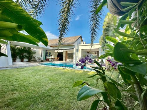 Villa Amata — 4-Star Luxury Hotel in Suwannaphum, Thailand