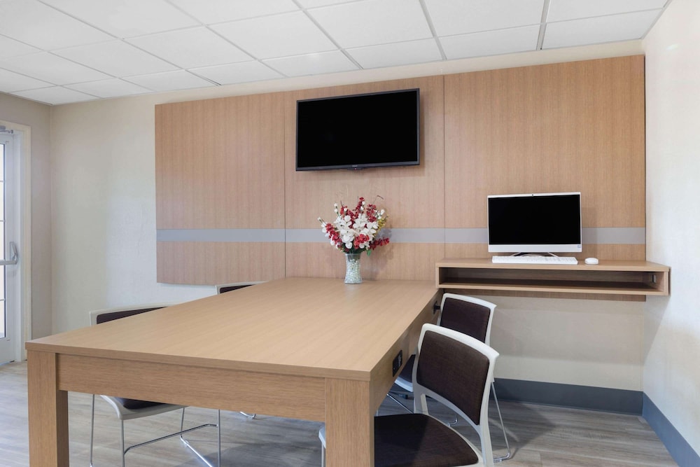 Microtel Inn & Suites by Wyndham Florence - photo 19