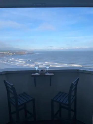 Spectacular 2 Bedroom Balcony Sea View Flat