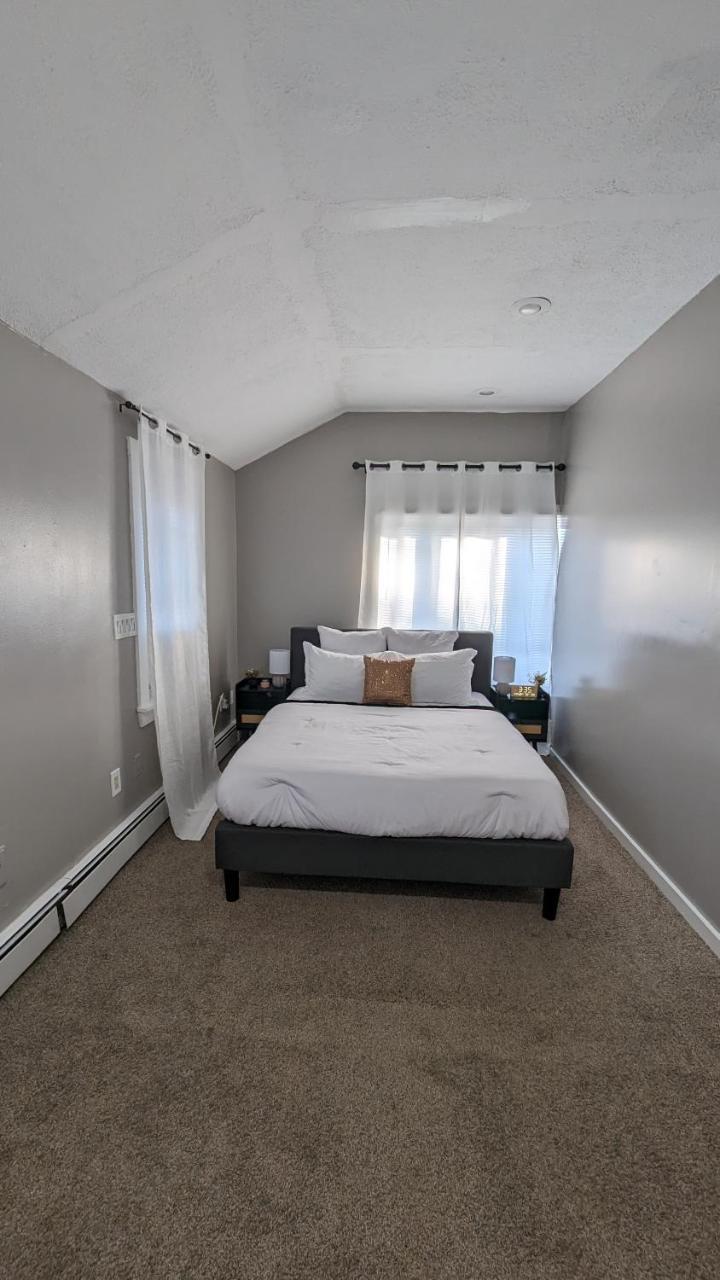 Private Spacious & Comfy 1 bedroom Entire Suite With Separate Entry & Free Parking — 4-Star Luxury Hotel in Holbrook, United States