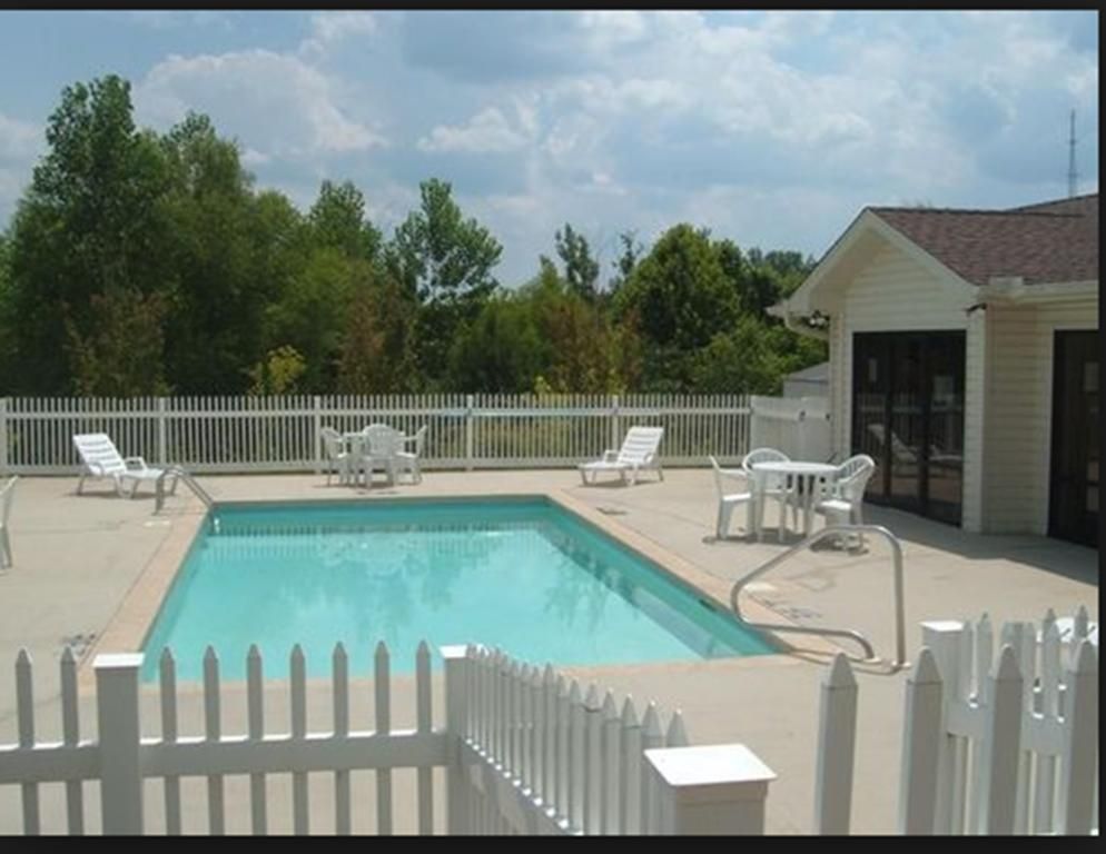 Americas Best Value Inn Huntsville - photo 7