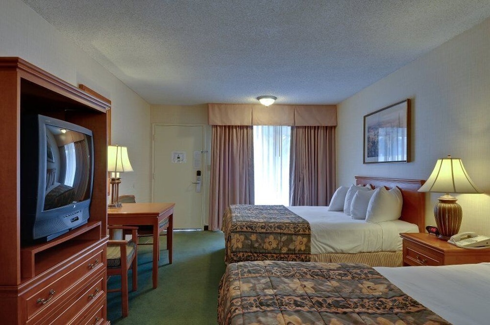 Vagabond Inn Ventura - photo 16