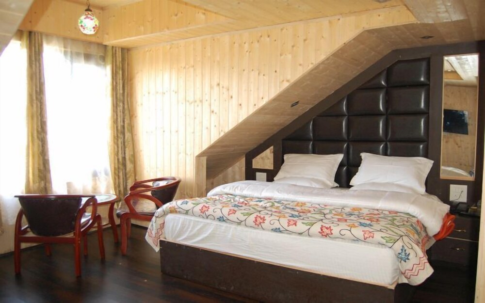 Hotel Zahgeer Continental Gulmarg — hotel in Baramula