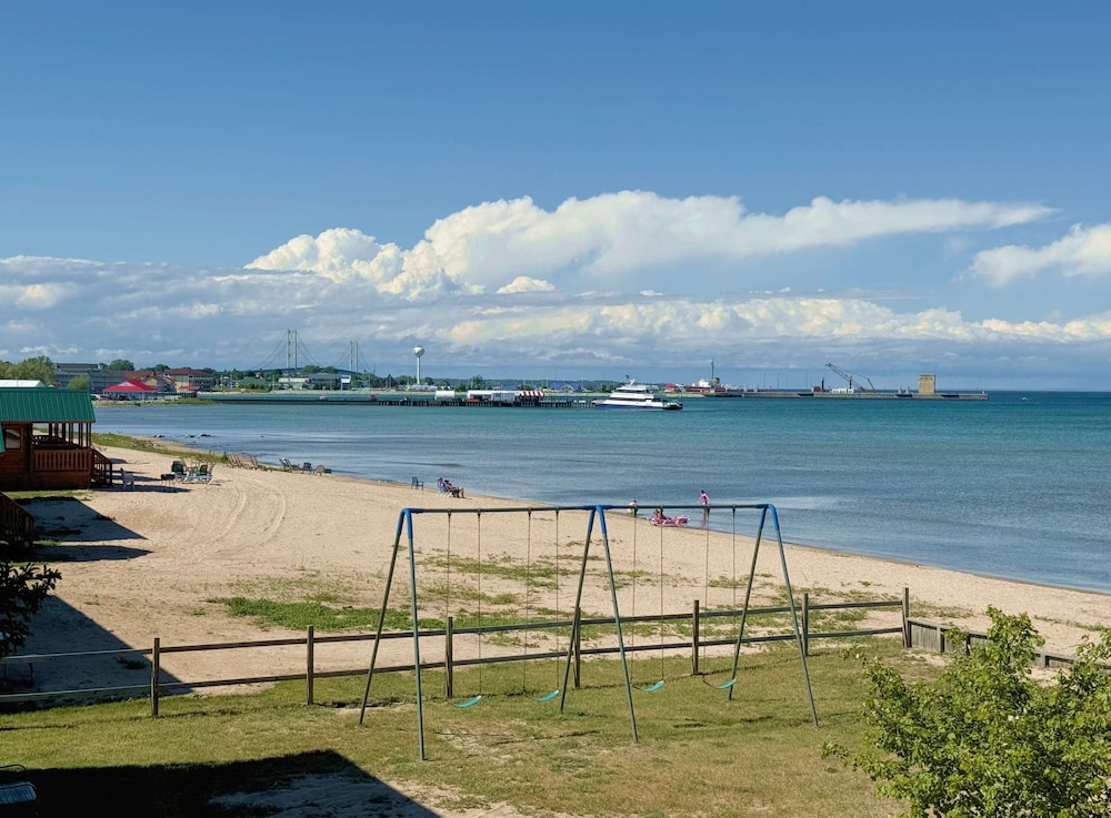 Beachcomber of Mackinaw - photo 83