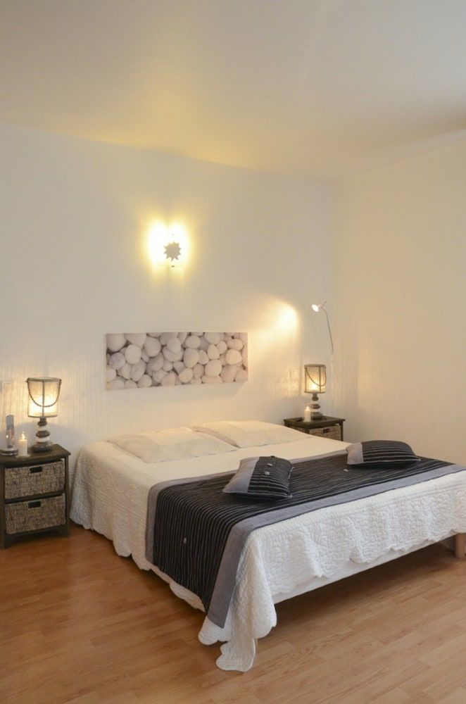Domaine la moretie La roulotte — 4-Star Luxury Hotel in Cublac, France