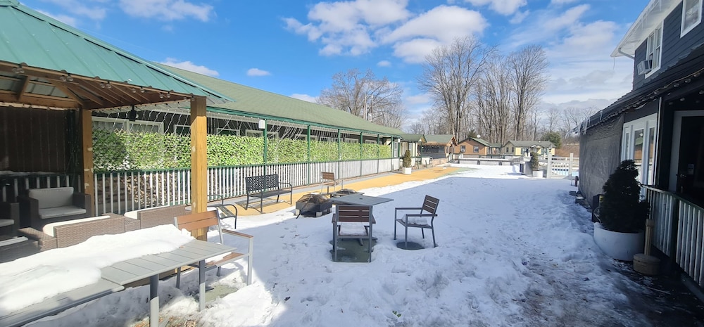 Werry s Cottages Motel & Pub by OYO East Stroudsburg Poconos - photo 15