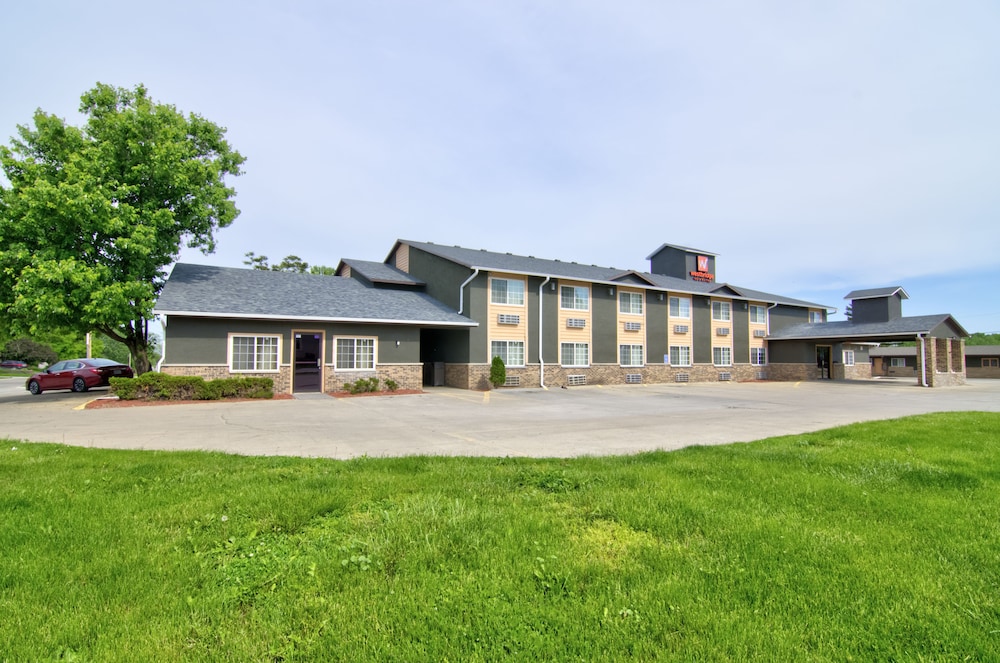 Westbridge Inn & Suites - photo 50