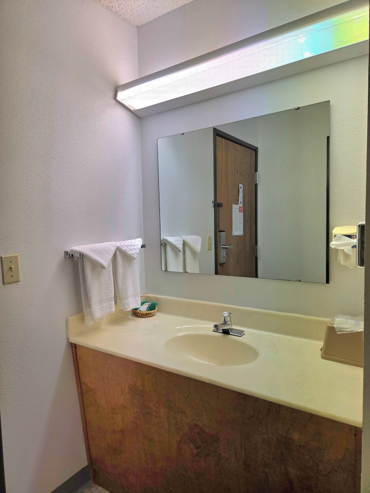 American Inn Ozark - photo 16